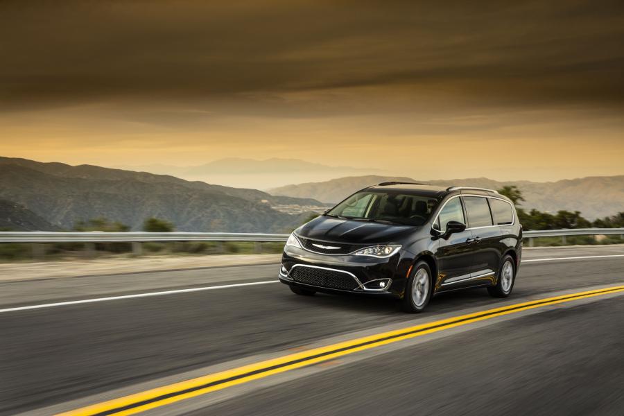  Chrysler Pacifica Touring-L Plus 2016 года  (фото 3 из 7)
